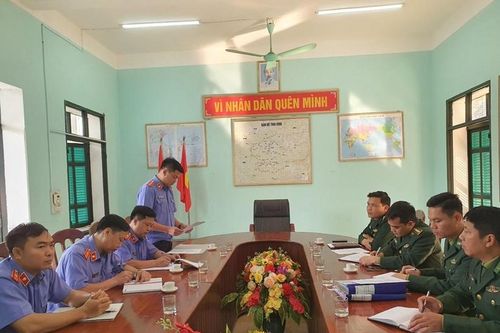 VKSND huyện Mường Lát trực tiếp kiểm sát tại Đồn biên phòng Quang Chiểu