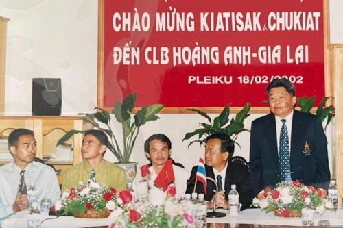 Tròn 21 năm Kiatisuk đến với bầu Đức: Chuyện tình bóng đá đẹp nhất ở Đông Nam Á