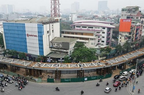 Hợp long cầu vượt chữ C đầu tiên tại Hà Nội