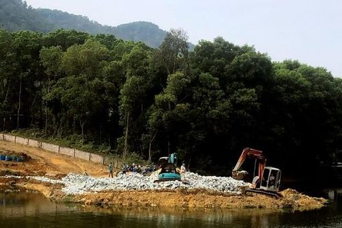 'Bức tử' hồ Đá Dựng tại Hà Nội: Những hệ lụy khó lường