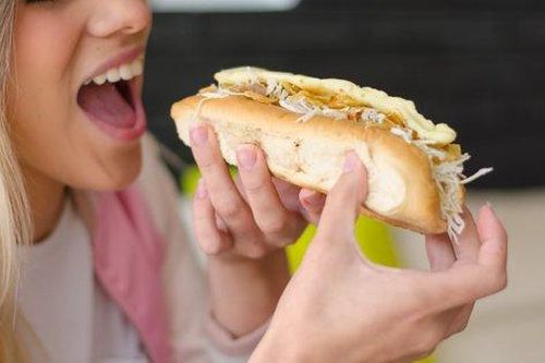 6 nhóm thực phẩm phụ nữ tuổi 40 không nên ăn vì sẽ khiến bạn già nhanh không tưởng
