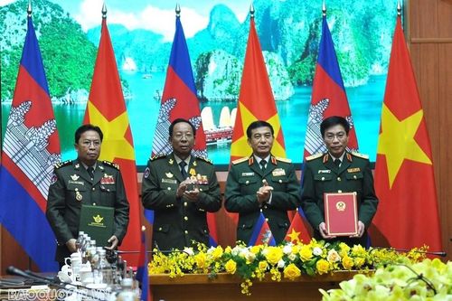 Lễ đón chính thức và hội đàm Bộ trưởng Quốc phòng Campuchia