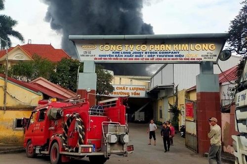 Cháy lớn tại một xưởng sản xuất đế giày ở Hải Phòng