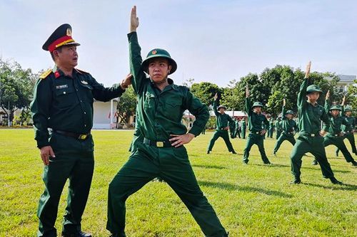 Tuần đầu trong quân ngũ