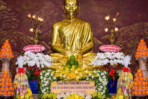 Lãnh đạo Trung ương GHPGVN dâng hương tưởng niệm Tổ sư Minh Đăng Quang