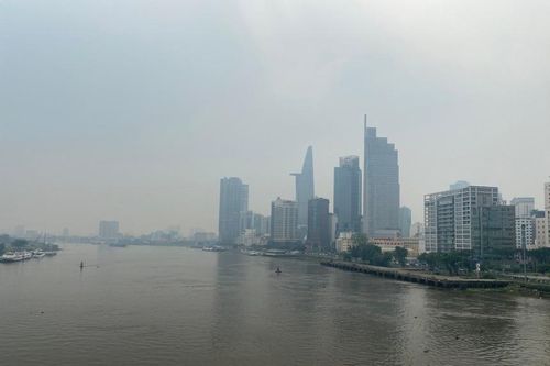 TP.HCM âm u, mưa trái mùa chiều tối