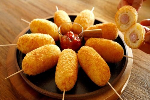 Mẹo làm hotdog từ cơm nguội siêu dễ