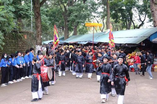 Hà Nội: Không còn tình trạng chèo kéo, ép khách mua hàng tại lễ hội