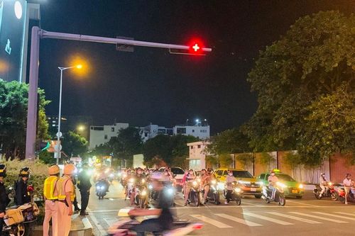 Người dân giám sát cảnh sát giao thông như thế nào?