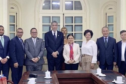 Thúc đẩy giao lưu hữu nghị và hợp tác giữa nhân dân Việt Nam và Dominica