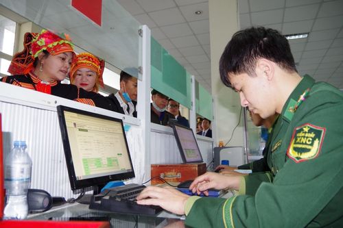 Cửa khẩu quốc tế Ma Lù Thàng chính thức thông quan trở lại