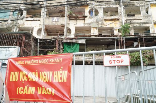 Đánh cược mạng sống trong chung cư 'chờ sập'