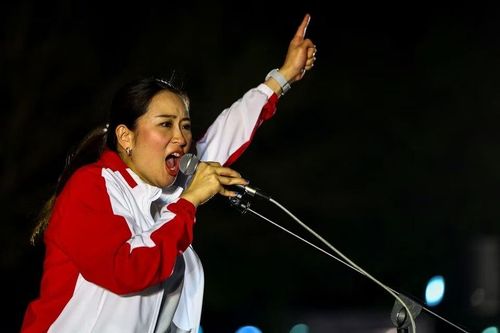 Ván cược của con gái ông Thaksin trong chiến dịch tranh cử thủ tướng