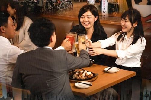 Người đàn ông bị bắt vì kéo quần đồng nghiệp nữ ở Nhật Bản