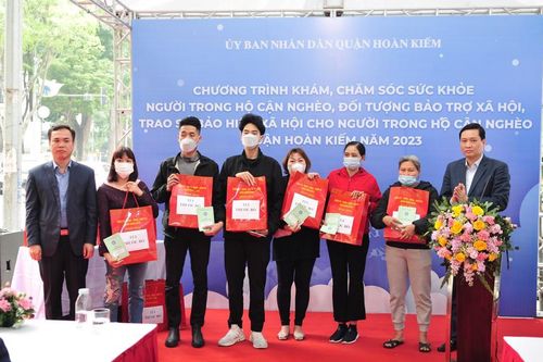 Quận Hoàn Kiếm: Người dân xúc động được khám, chăm sóc sức khỏe miễn phí