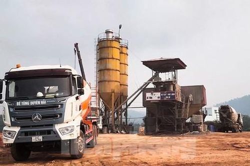 Trạm trộn bê tông ngang nhiên san tạo mặt bằng, mở rộng quy mô