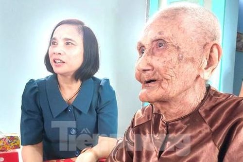 Các cụ trăm tuổi ở Bình Dương chia sẻ bí quyết sống thọ