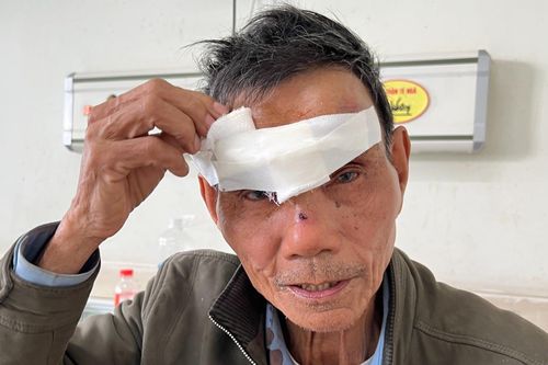 Ô tô khách tông xe chở gạch 3 người chết: Nạn nhân kể phút dùng chăn cầm máu