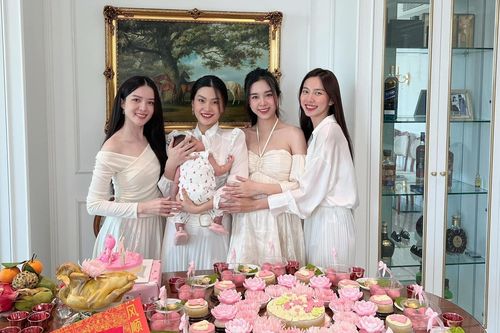 Á hậu Diễm Trang chi hàng chục triệu đồng mua máy hút sữa, tiệt trùng cho con gái