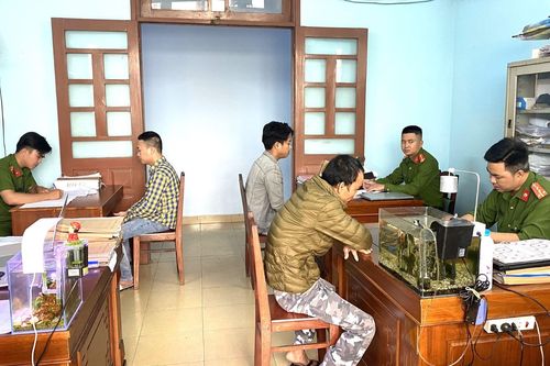 Khởi tố, bắt tạm giam nhóm côn đồ đánh 2 nữ nhân viên gác chắn tàu hỏa