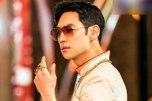 Áo dài Việt Nam của Lee Je Hoon trong 'Taxi Driver 2' được khen