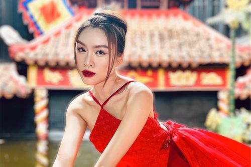 NTK Lý Giám Tiền: 'Đến lúc cất trang phục hồng Barbie'