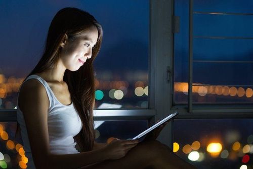 Tác hại của ánh sáng xanh bị thổi phồng