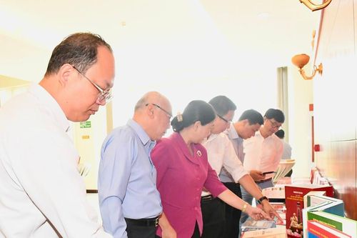 Làm cho lịch sử Đảng thấm sâu hơn vào mỗi cán bộ, đảng viên và nhân dân