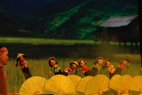 Nâng tầm sân khấu Việt ra thế giới