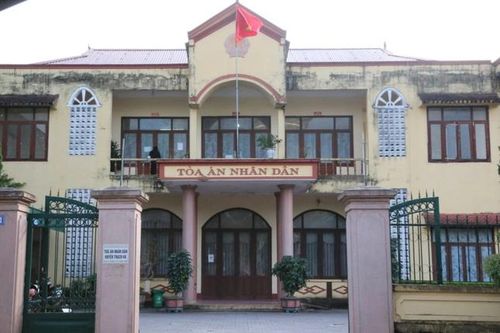 Vợ chồng ở Hà Tĩnh ly hôn, đòi tòa bắt hết cá dưới hồ để chia tài sản