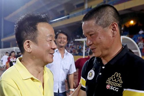 Nghịch lý từ lối đi riêng của bóng đá chuyên nghiệp Việt Nam