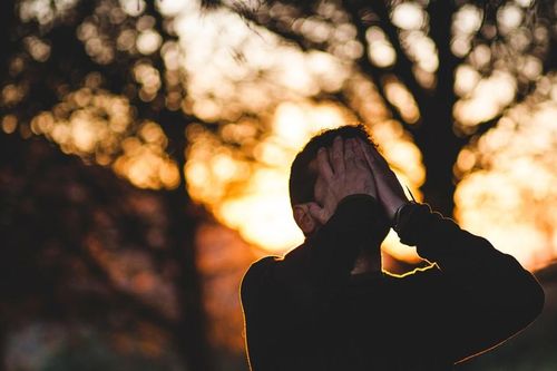 Thoát khỏi thói quen chỉ trích bản thân