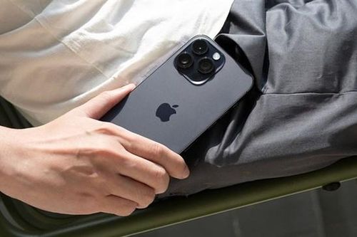 Nhiều người trẻ ở Mỹ sợ bị 'tẩy chay' nếu không sử dụng iPhone, Android gặp khó