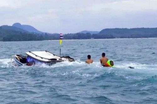 Cứu cặp vợ chồng bị đuối nước trên sông Thái Lan