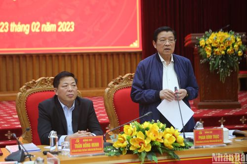 Đồng chí Phan Đình Trạc làm việc với lãnh đạo tỉnh Cao Bằng