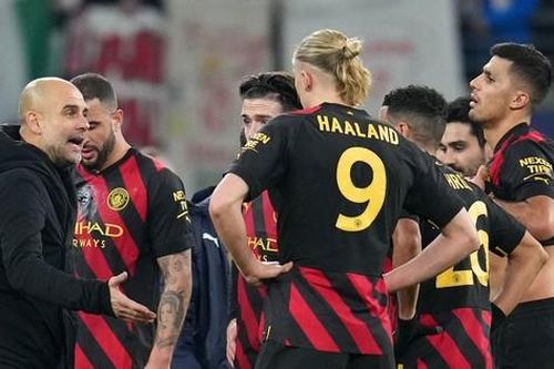 Pep Guardiola nổi đóa quát mắng dàn sao Man City