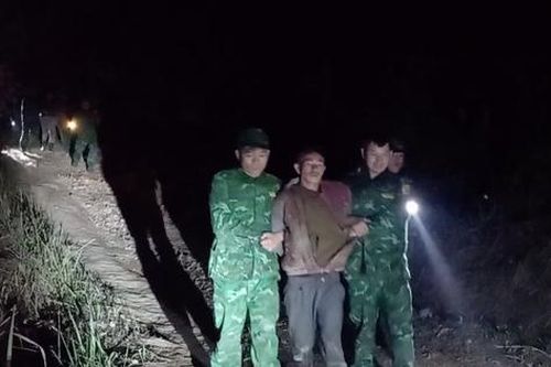 Vây bắt hai đối tượng vác lô ma túy trị giá hàng tỷ đồng băng rừng vào Việt Nam