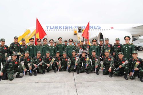 Đón đoàn quân đội Việt Nam đi cứu hộ động đất ở Thổ Nhĩ Kỳ trở về