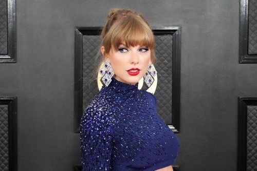 Taylor Swift là nghệ sĩ bán đĩa 'khủng' nhất năm qua, 2 nhóm Kpop góp mặt