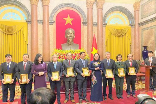 Bệnh viện Đa Khoa Trung tâm An Giang được tôn vinh tại phủ Chủ tịch