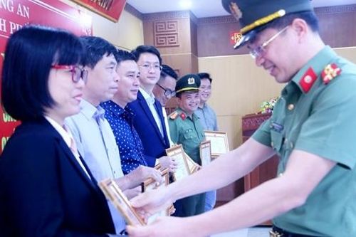 Công an Đà Nẵng khen thưởng nhiều nhà báo và văn phòng đại diện cơ quan báo chí