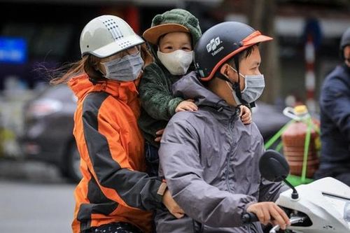 Tin 23/2: Nhắc nhở tiệm rửa xe để cô gái mặc bikini chụp hình gây phản cảm; không khí lạnh đang tràn xuống gây mưa rét ra sao?