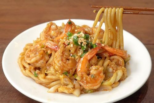 Cách làm mì udon xào tôm