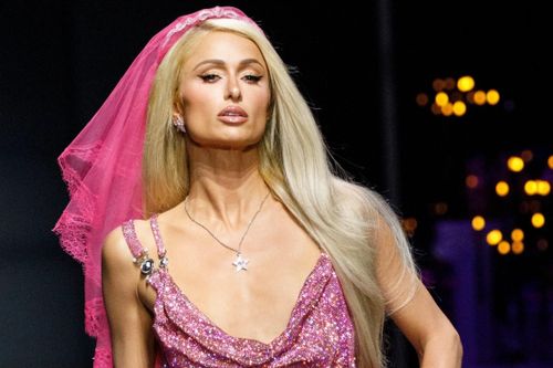 Paris Hilton kể bị cưỡng hiếp năm 15 tuổi