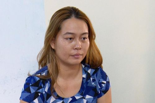 Người phụ nữ mang vàng giả đi cầm cố