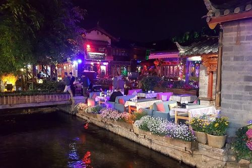 Quán cà phê check-in thần thánh cho các cặp đôi mê 'Đi đến nơi có gió'