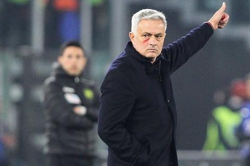 Roma ngược dòng đưa Mourinho tiến gần tới vinh quang