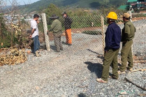 Rào chắn hàng chục đường mòn đấu nối trái phép với cao tốc Liên Khương