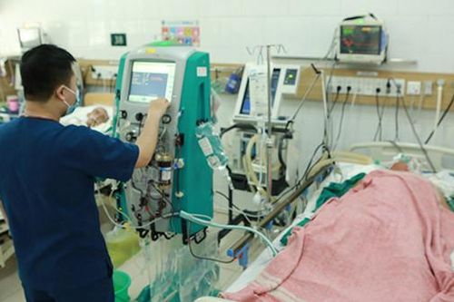 Cả nhà ngộ độc sau bữa cơm trưa, một người tử vong