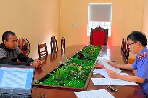 Kiểm sát viên lấy lời khai đối tượng phá két sắt trộm gần 600 triệu